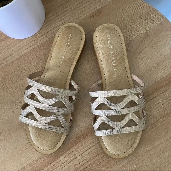 NEW Kelly & Katie Kenzy Gold Sandals - Picture 2 of 9